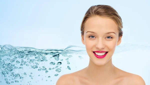 Sonriente joven cara y hombros — Foto de Stock