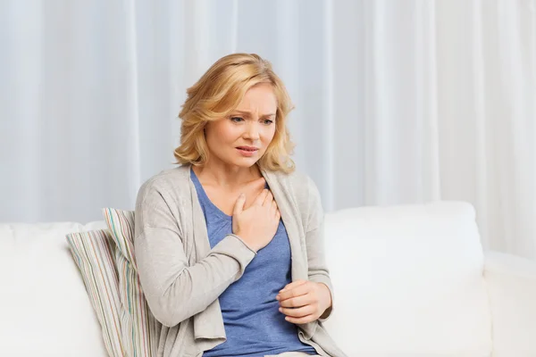 Unhappy woman suffering from heartache at home — Stock Photo, Image