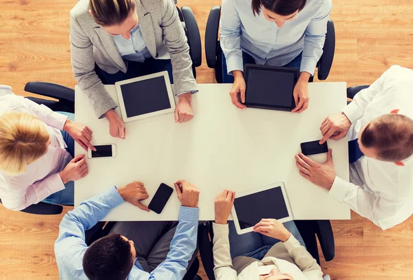 Business team with smartphones and tablet pc — Stock Photo, Image