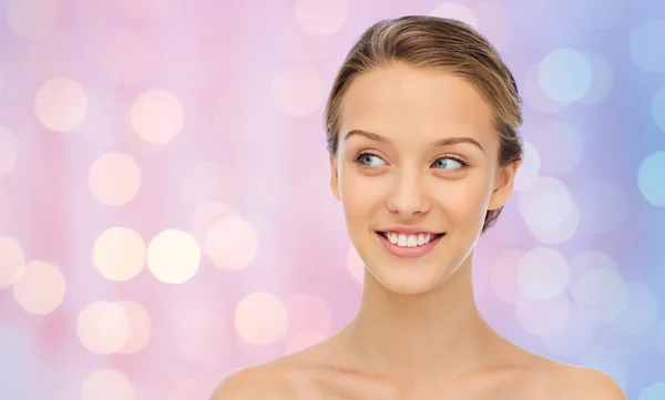 Sonriente joven cara y hombros — Foto de Stock