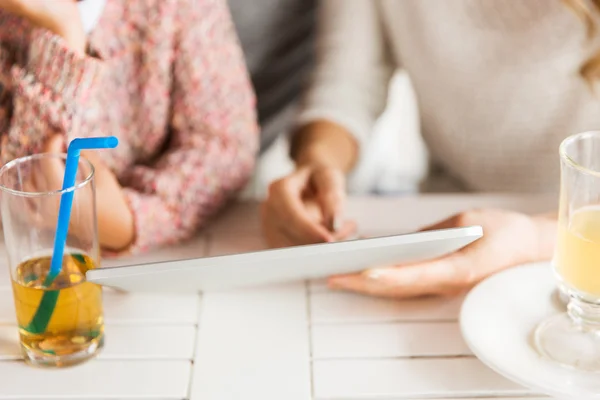 Close up of family with tablet pc at restaurant — Stock Photo, Image