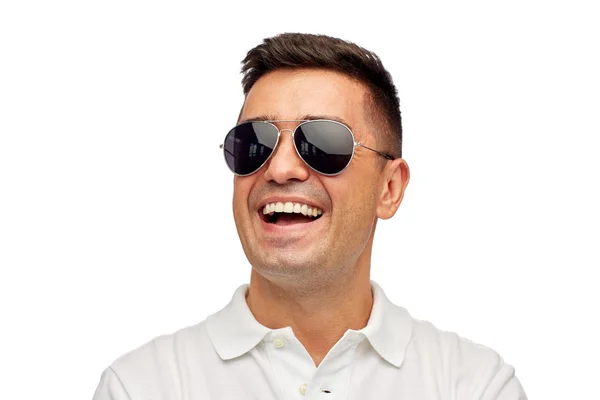 Face of smiling man in polo t-shirt and sunglasses — Zdjęcie stockowe
