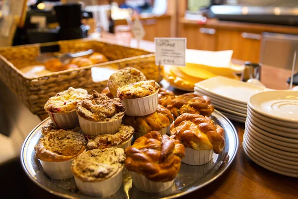 Close up of buns and cakes at cafe or bakery — 스톡 사진