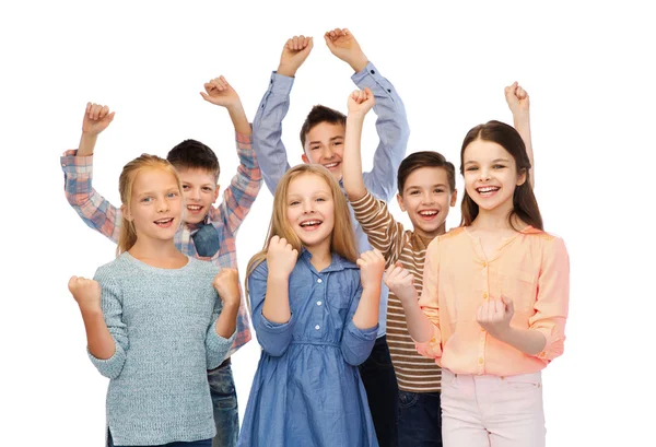 De gelukkige kinderen vieren overwinning — Stockfoto