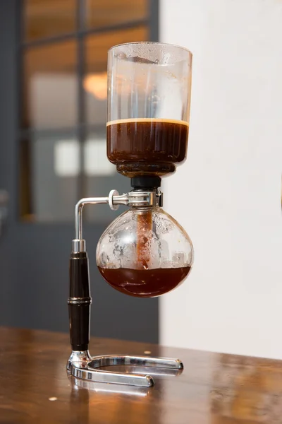 Nahaufnahme von Siphon-Vakuum-Kaffeemaschine im Geschäft — Stockfoto