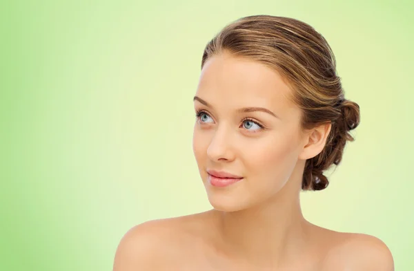 Smiling young woman face and shoulders — Stock Photo, Image