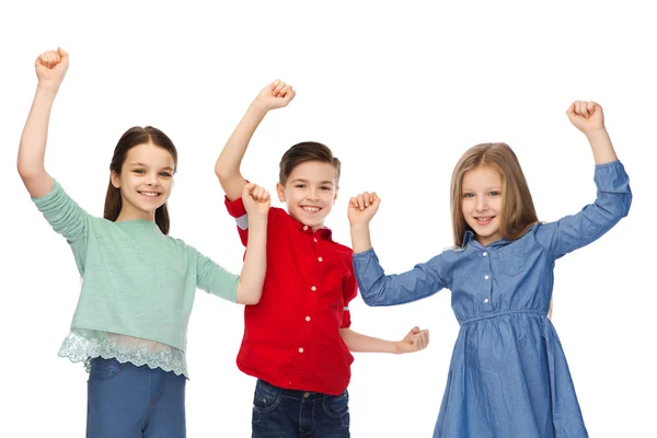 Heureux garçon et les filles célébrant la victoire — Photo