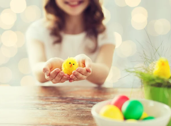 Close up of girl holding easter chicken toy — Stock Photo, Image