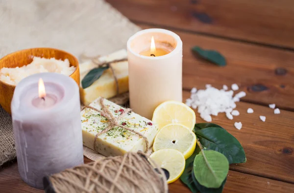 Close up of natural soap and candles on wood — Stock Photo, Image