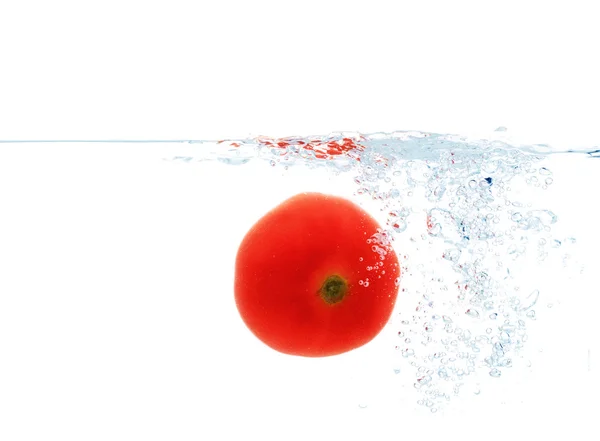 Düşen veya su sıçrama ile daldırma domates — Stok fotoğraf