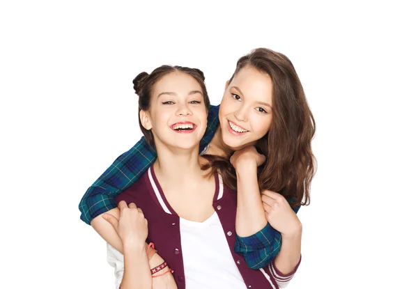 Feliz sorrindo muito adolescente meninas abraçando — Fotografia de Stock