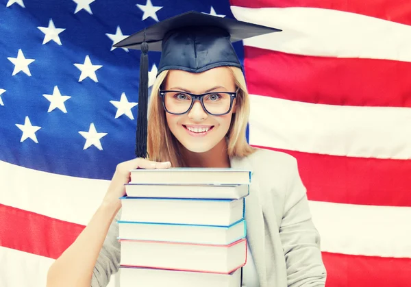 Estudante em boné de graduação — Fotografia de Stock