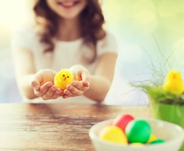 Close up of girl holding easter chicken toy — Stock Photo, Image