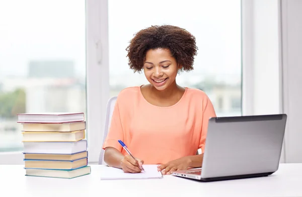 Happy african american woman with laptop at home — Stock Photo, Image