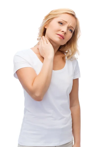 Mulher infeliz que sofre de dor no pescoço — Fotografia de Stock