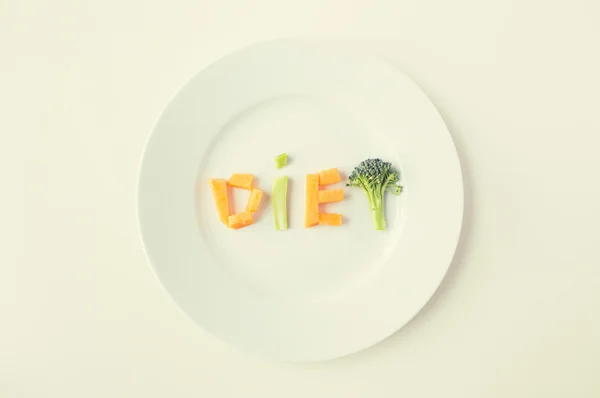 Primer plano del plato con letras de dieta vegetal — Foto de Stock