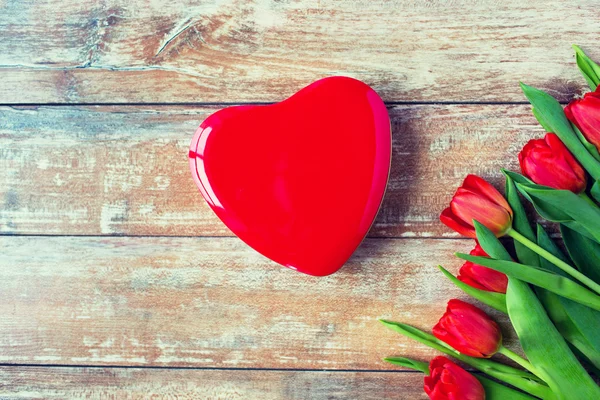 Close up of red tulips and chocolate box — Stock Photo, Image