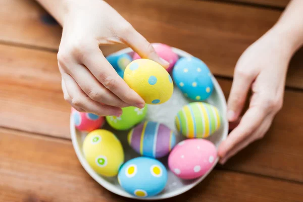 Close up of woman hands with colored easter eggs — Stock Photo, Image