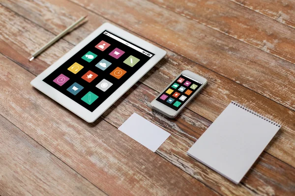 Bliska notebook, tablet pc i smartphone — Zdjęcie stockowe