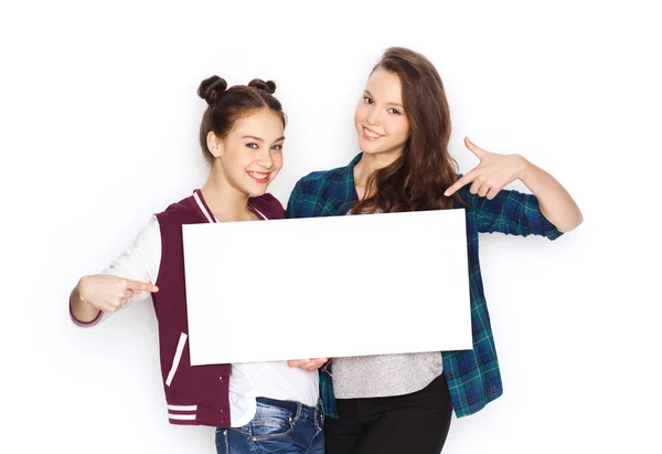 Usmíval se dospívající dívky drží prázdné tabule — Stock fotografie
