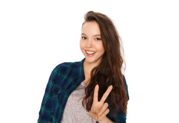 Heureux sourire adolescent fille montrant signe de paix — Photo