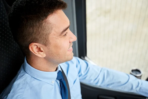 Primer plano de conductor de autobús feliz o hombre de negocios — Foto de Stock