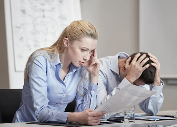 Geschäftsleute treffen sich im Büro — Stockfoto