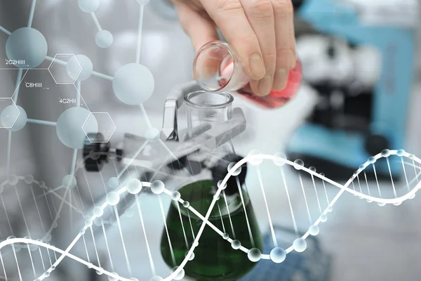 Primer plano de los tubos de ensayo de llenado científico en el laboratorio — Foto de Stock