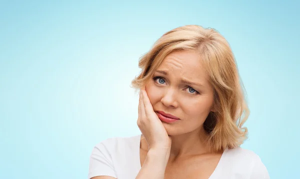 Ongelukkige vrouw lijden kiespijn — Stockfoto