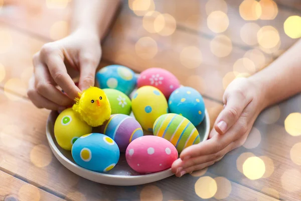 Close up of woman hands with colored easter eggs — Stock Photo, Image