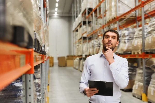 Businessman with clipboard at warehouse — Stock Photo, Image