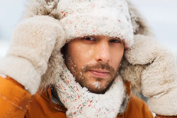 Face of man in winter clothes outdoors — Stock Photo, Image