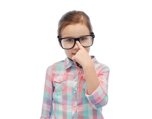 Niña feliz en gafas graduadas — Foto de Stock