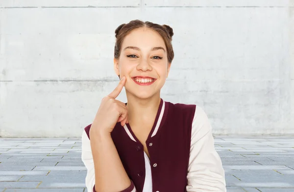 Feliz sorrindo menina bonita adolescente — Fotografia de Stock