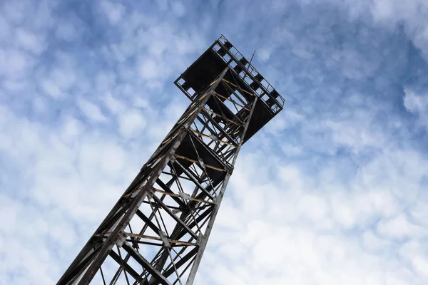 Oude stalen toren — Stockfoto