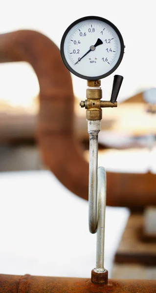 Manometer on the rusty pipe — Stock Photo, Image