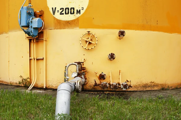 Vieja pared amarilla del tanque de combustible — Foto de Stock