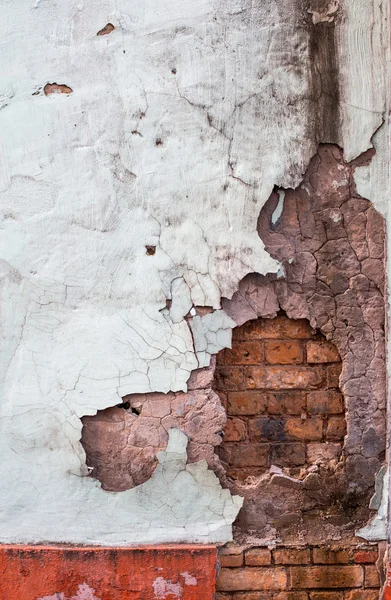 Velho fragmento de parede de tijolo resistido — Fotografia de Stock