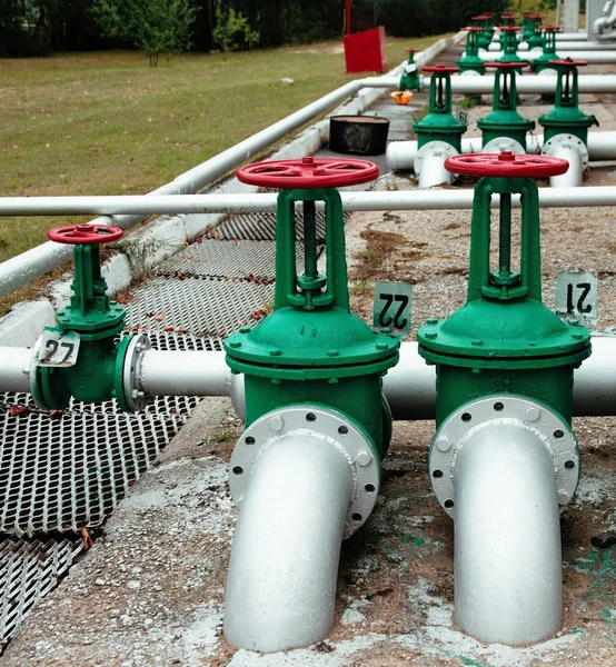 Válvulas de tubulação de óleo e gás — Fotografia de Stock