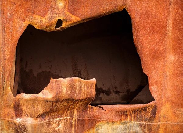 Big hole in rusty steel plate — Stock Photo, Image