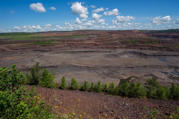 露天掘り鉄鉱石鉱山、ミネソタ州ヒビング — ストック写真