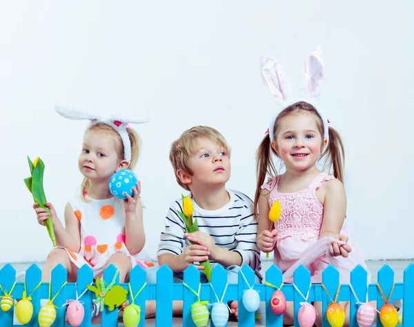 学龄前儿童与复活节彩蛋 — 图库照片