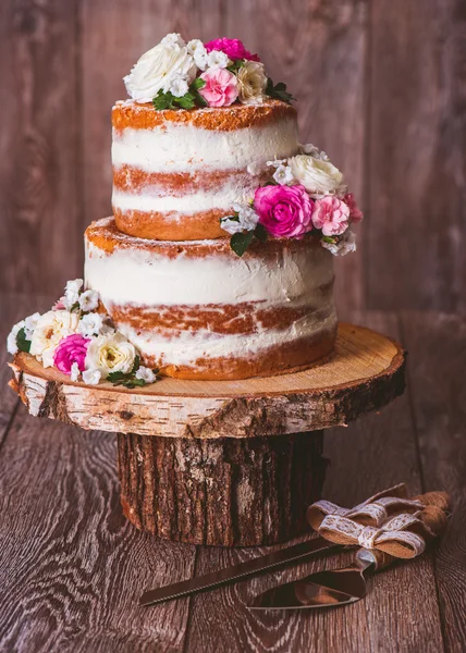 İki katmanlı düğün pastası — Stok fotoğraf