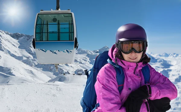 Femme en tenue de ski — Photo