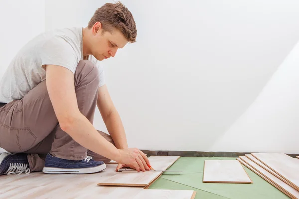 Instalación de suelos laminados — Foto de Stock