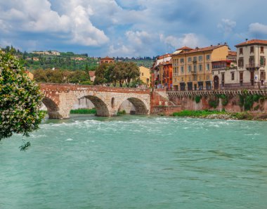 Ponte Pietra görünümü