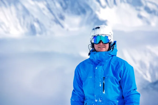 Turista maschile in costume da sci — Foto Stock