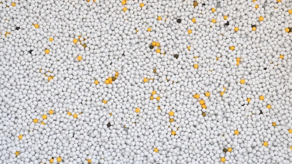 Abstract background with bunch of white balls and a few yellow ones among them — Stock Photo, Image