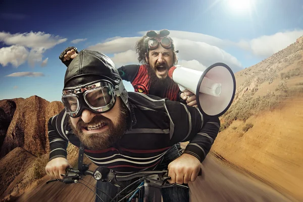 Funny portrait of a tandem of cyclists — Stock Photo, Image