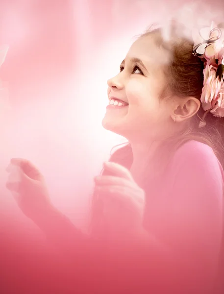 Retrato de una niña sonriente — Foto de Stock